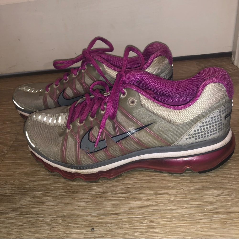 Nike air max ladies sneakers runners size 8.5